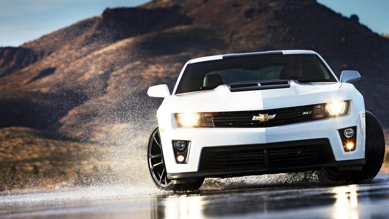 White Camaro Zl1 — Dramatic