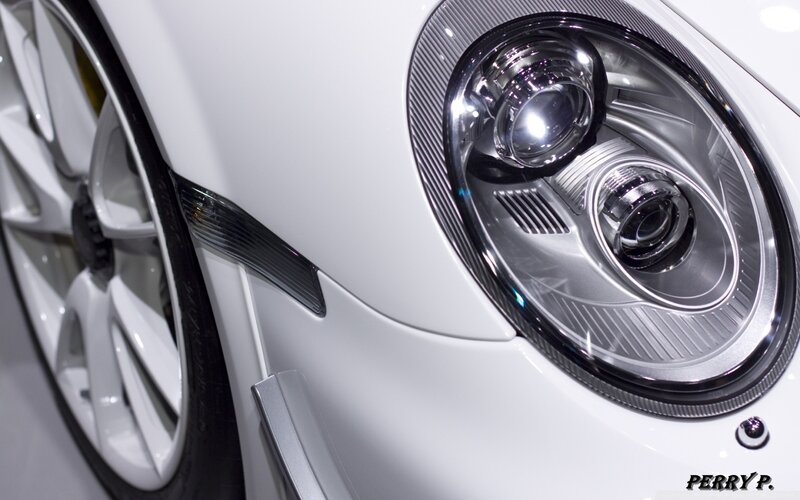White Car Headlight — Neutral