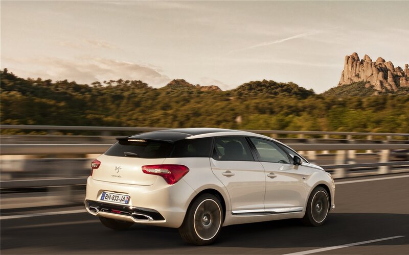 White Car on Highway — Dynamic