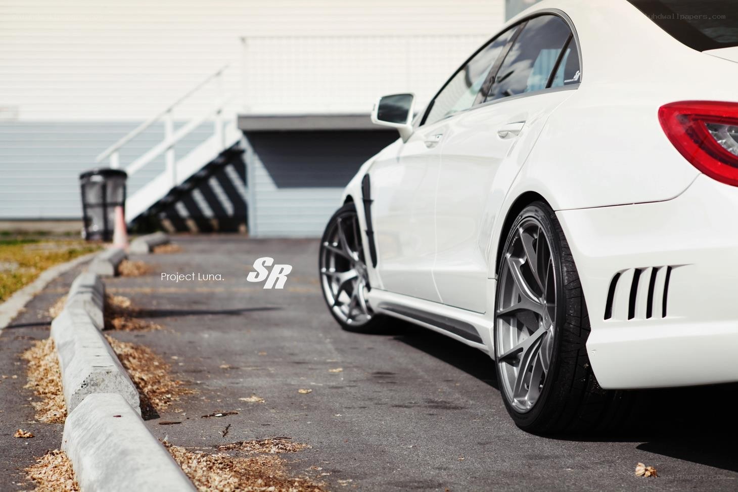 White car with custom wheels