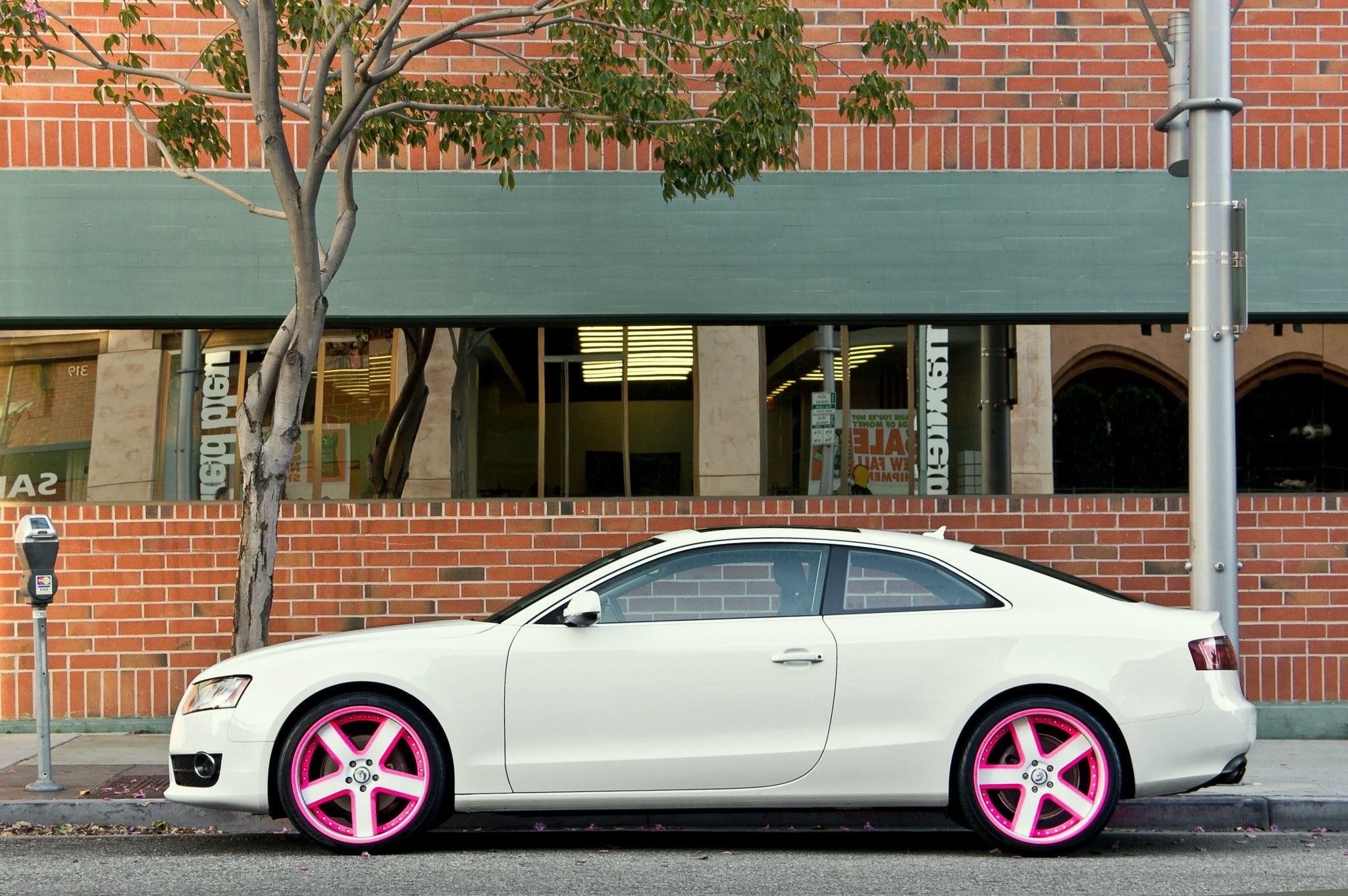 white car with pink wheels