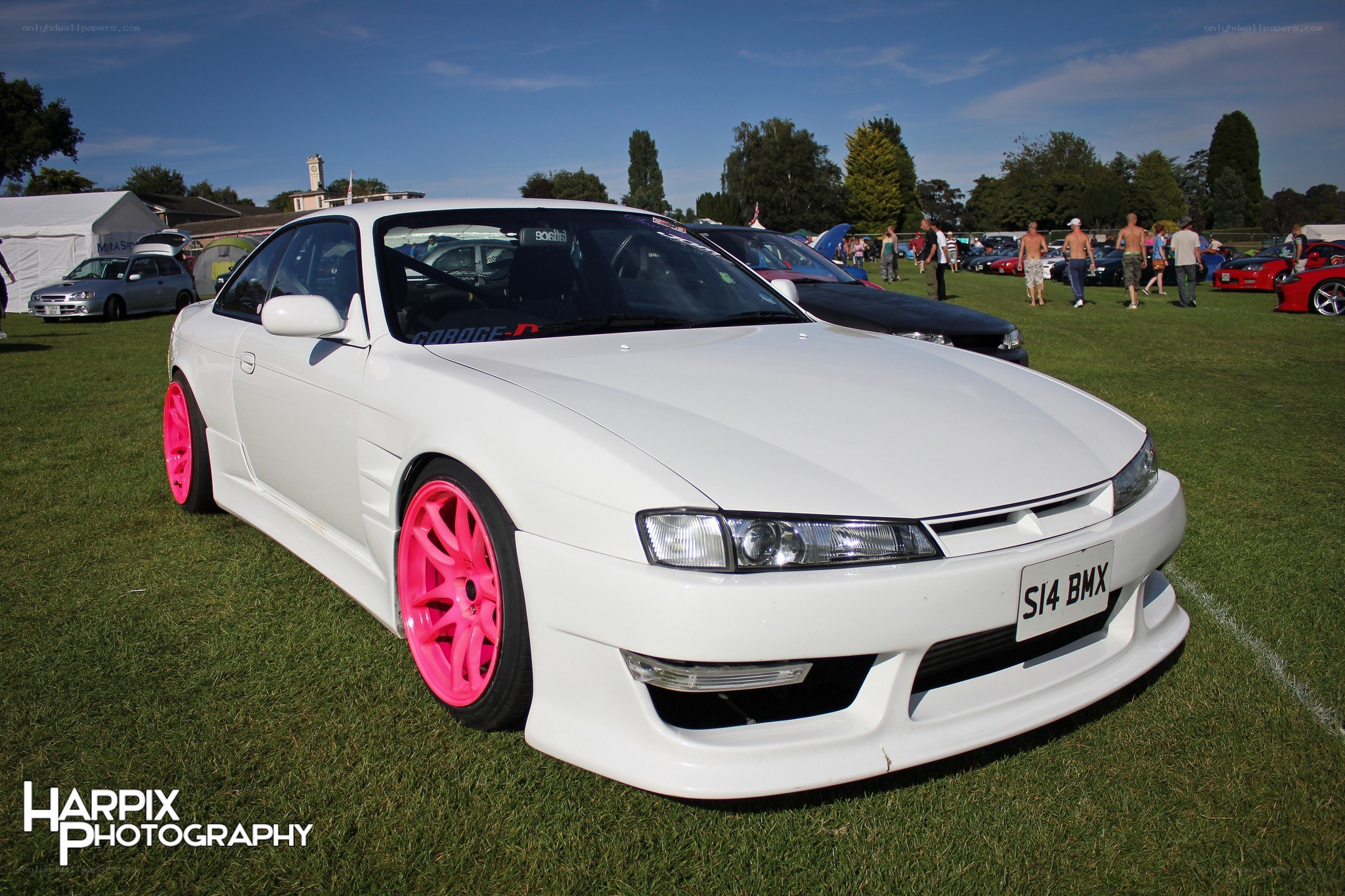 White car with pink wheels