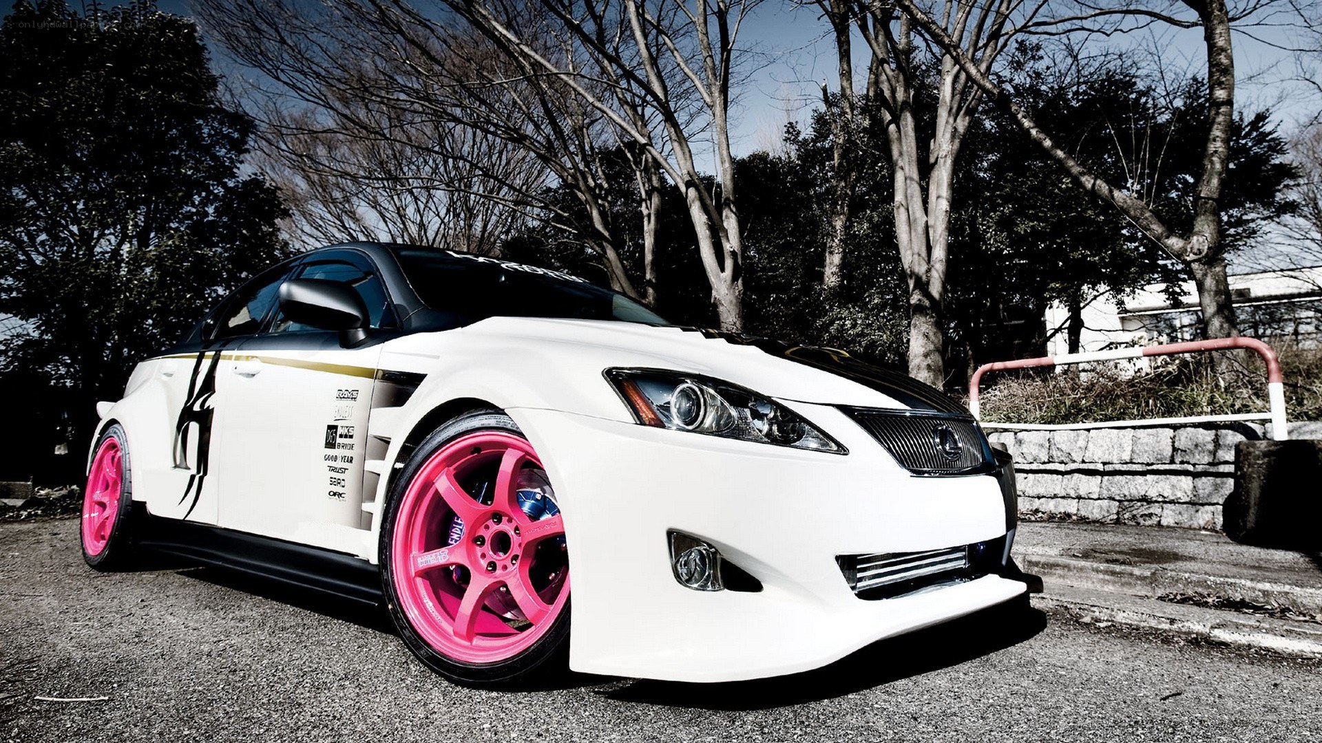 white car with pink wheels
