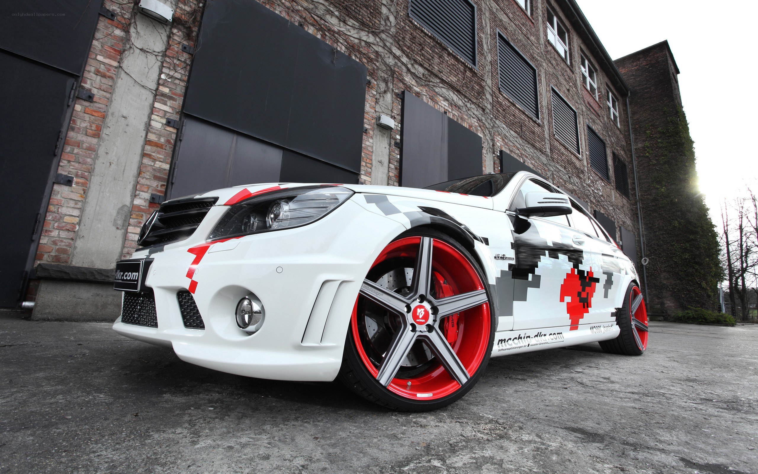 white car with red wheels