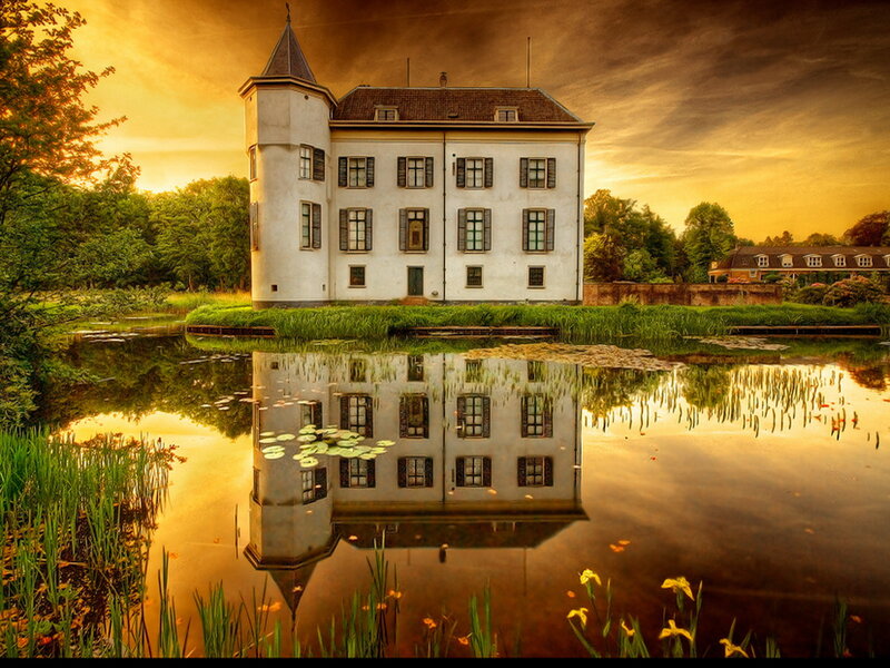 White Castle on Pond