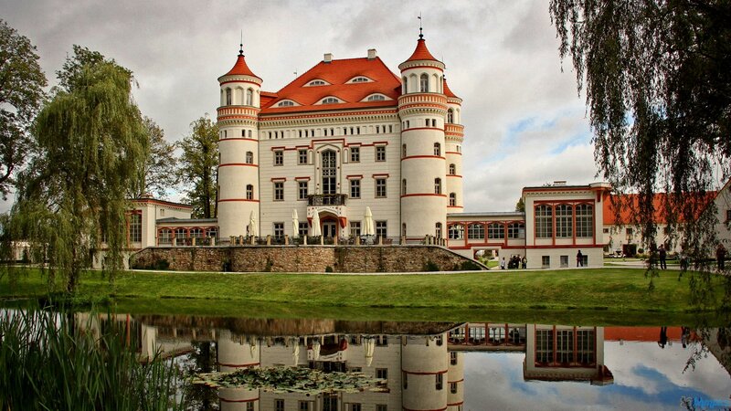 White Castle with Red Roof — Serene