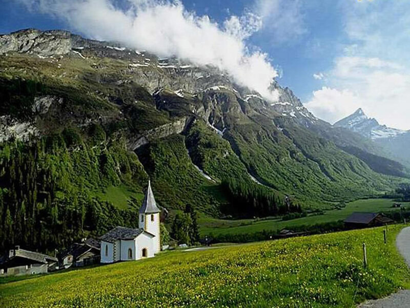 White Chapel in Valley — Green