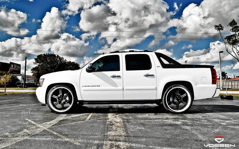 white chevrolet avalanche pickup truck