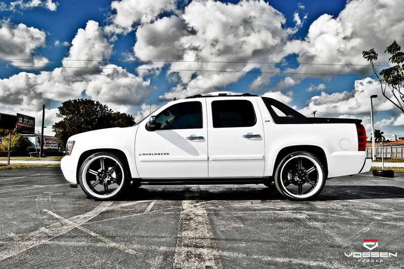 White Chevrolet Avalanche