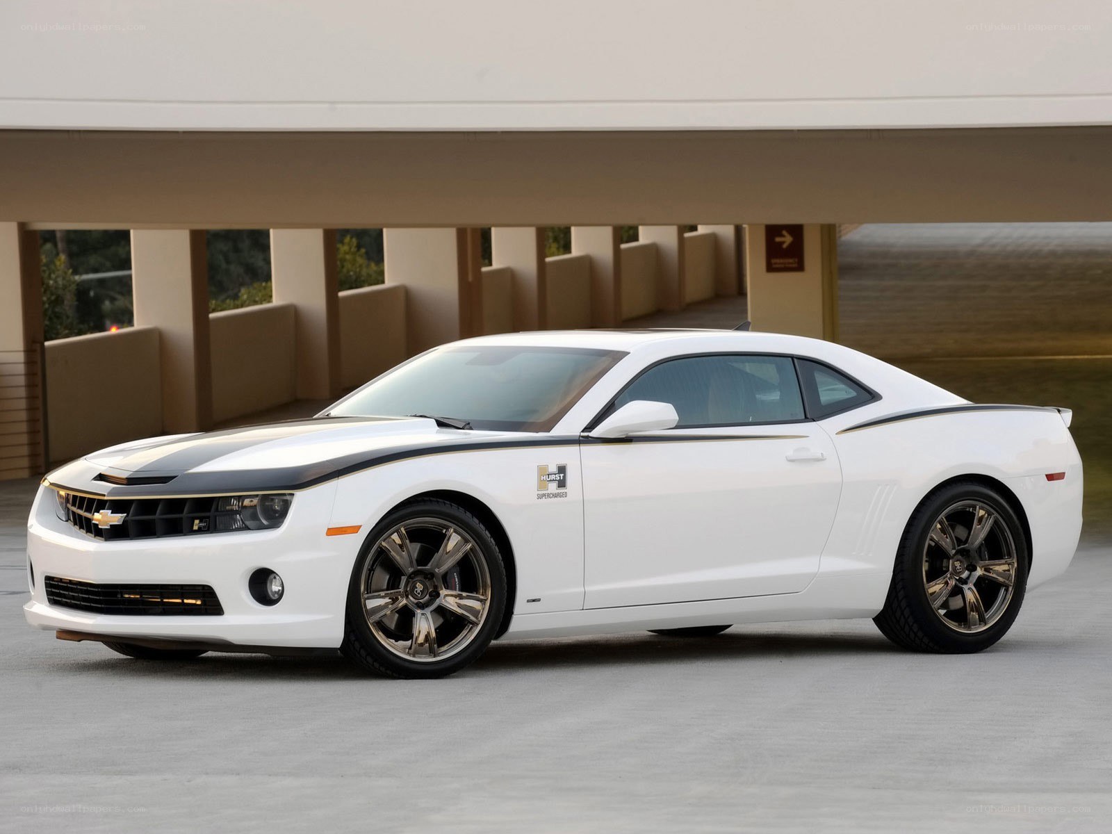 white chevrolet camaro ss