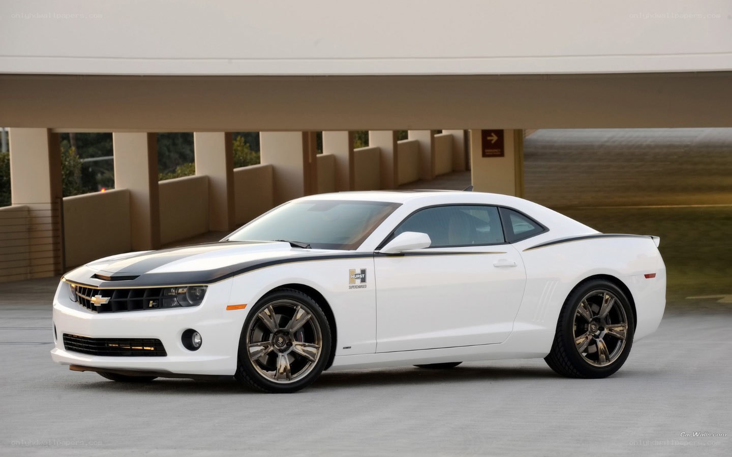 white chevrolet camaro ss