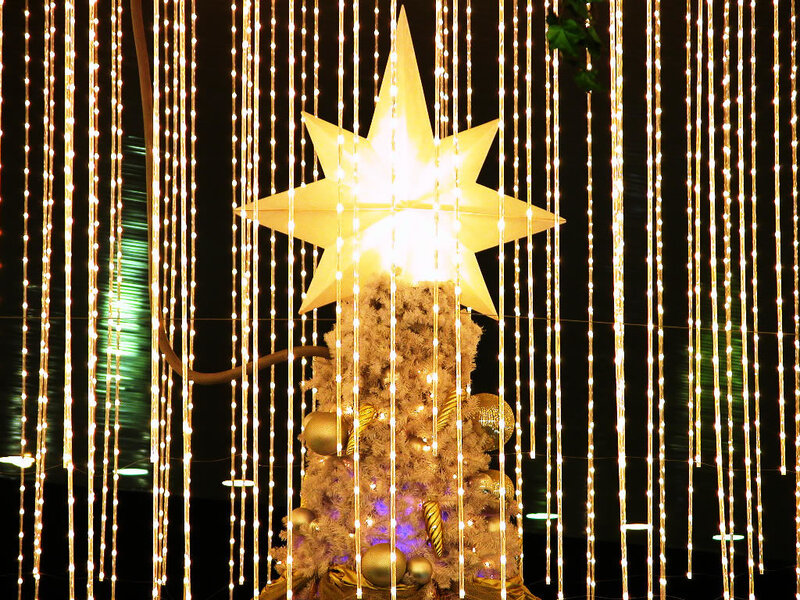 White Christmas Tree — Gold