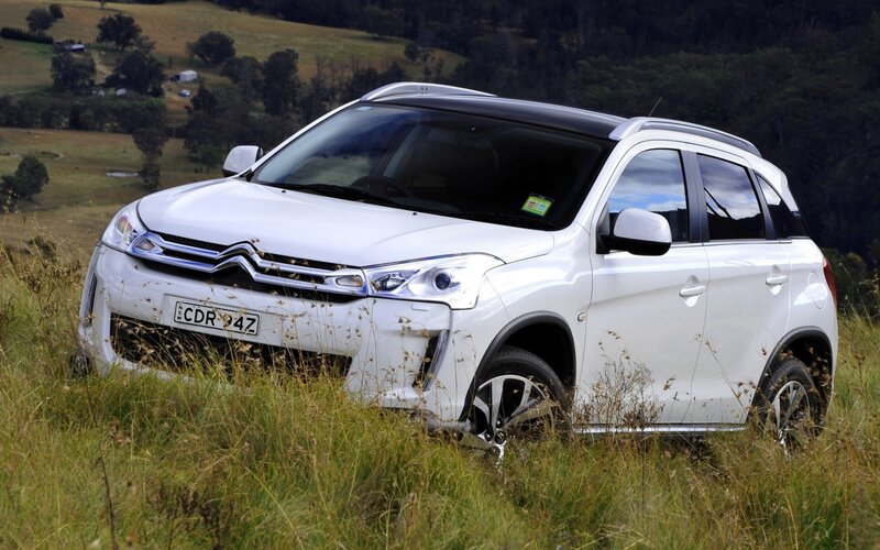 White Citroën C3 Aircross in field