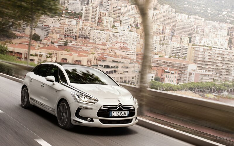 White Citroën DS3 driving in city