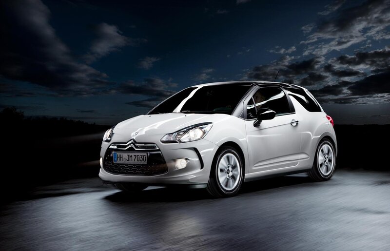 White Citroën DS3 in motion