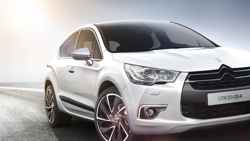 White Citroën DS4 car