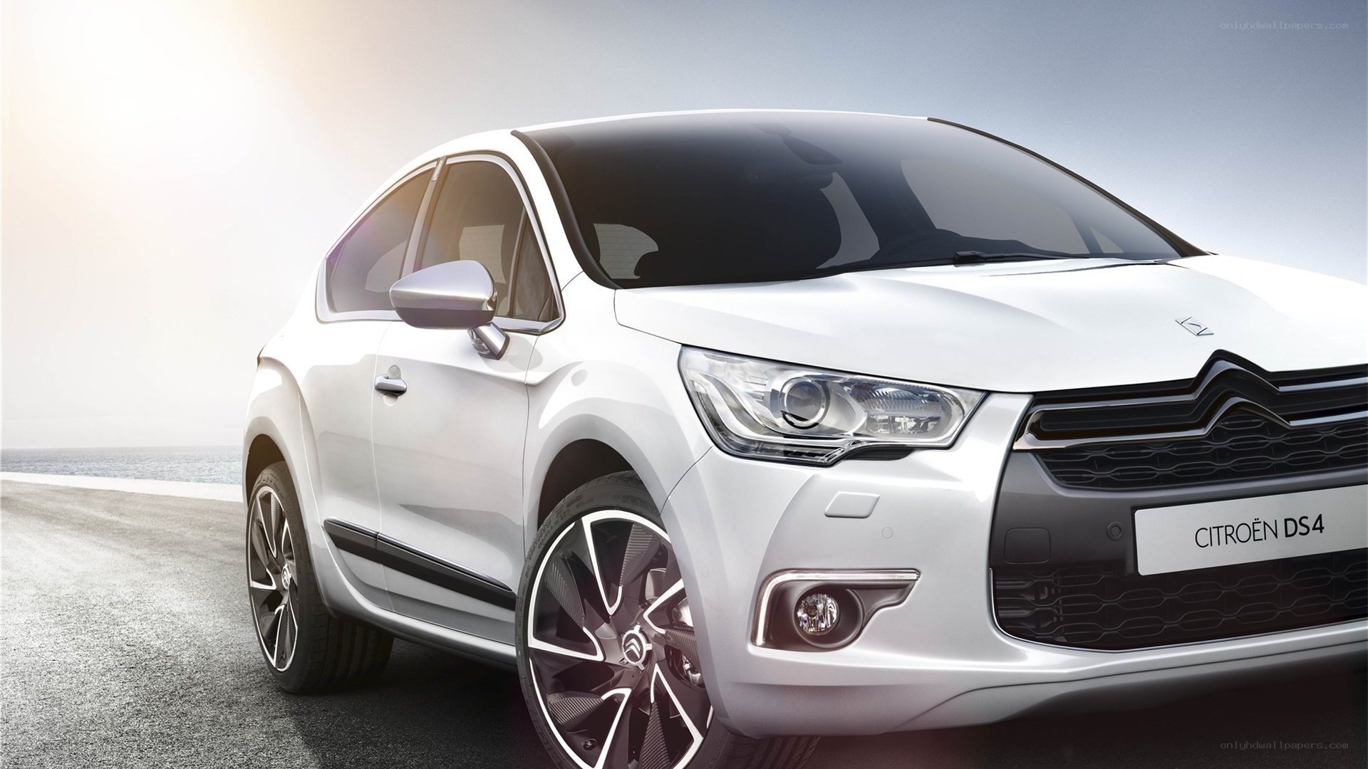 White Citroën DS4 car