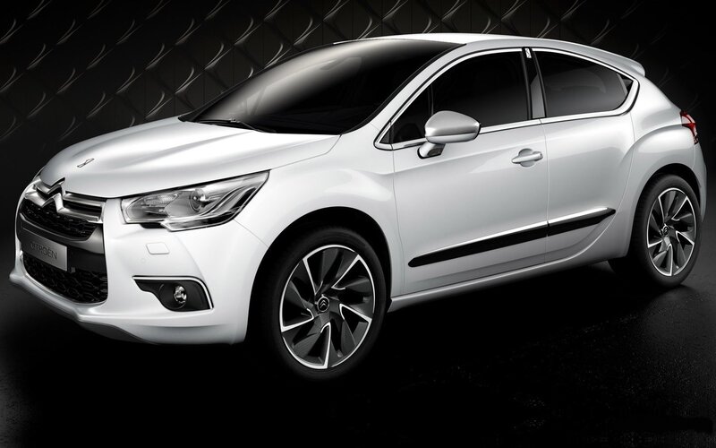 White Citroën DS4 hatchback