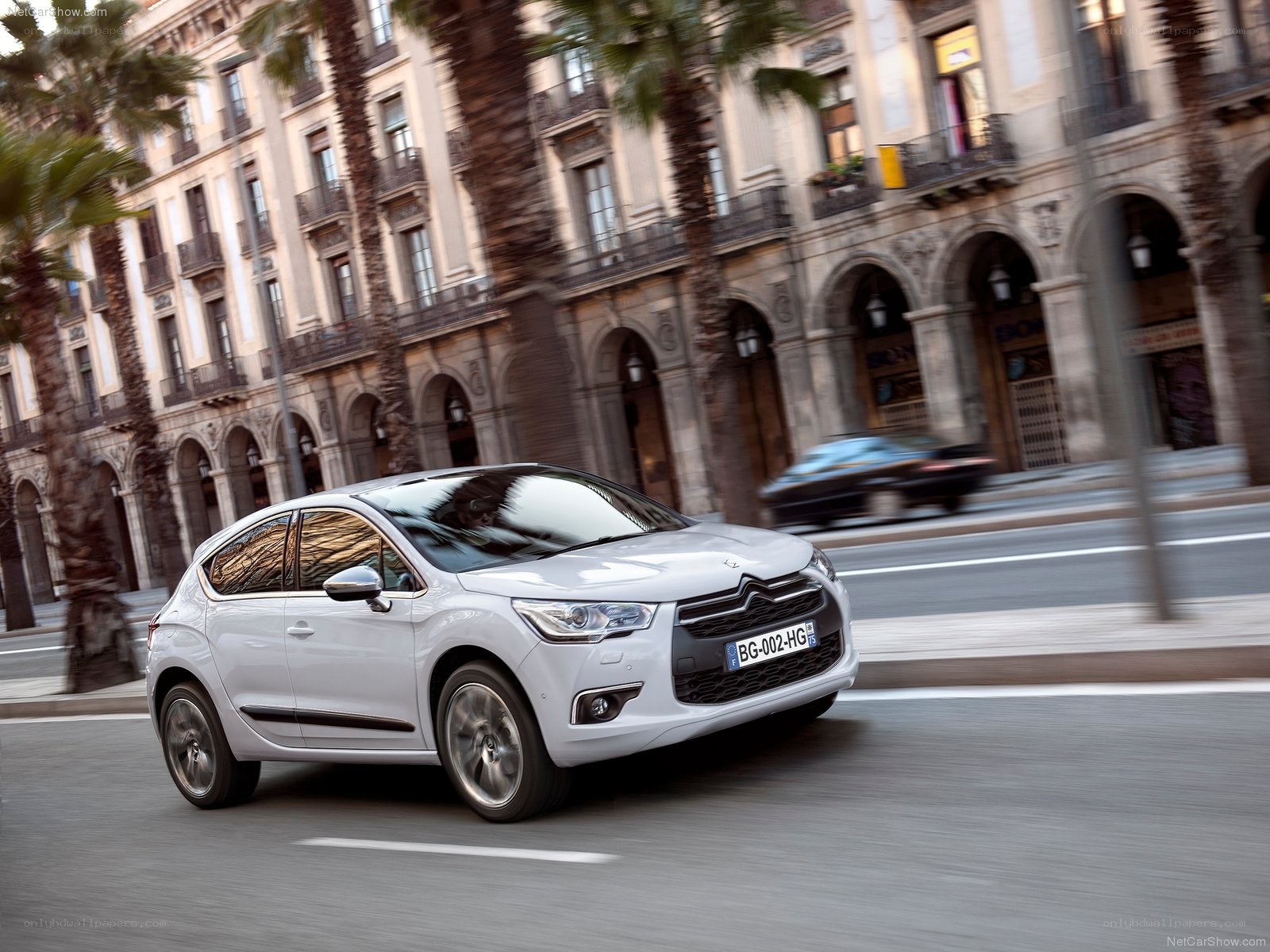 White Citroën DS4 in city