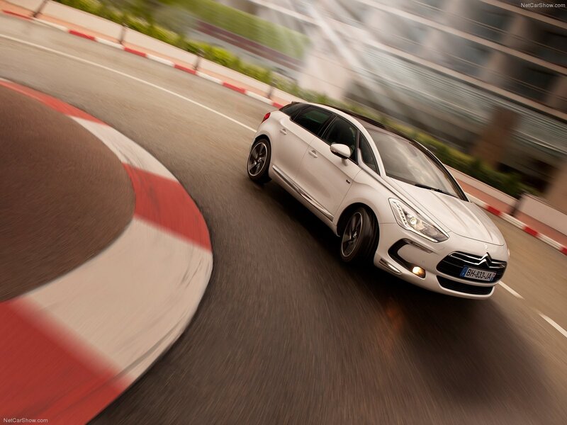 White Citroën DS5 on a racetrack