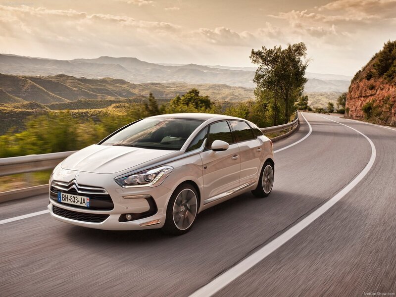 White Citroën DS5 on a winding road