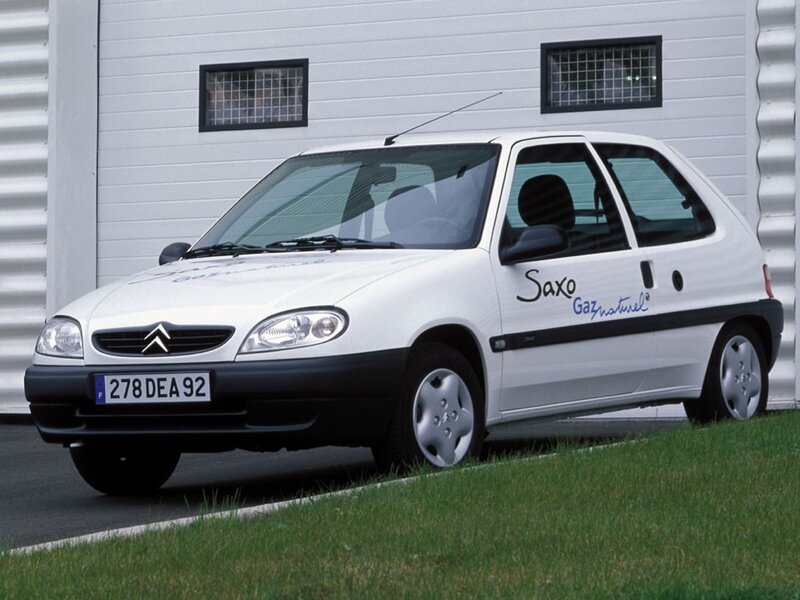 White Citroën Saxo car