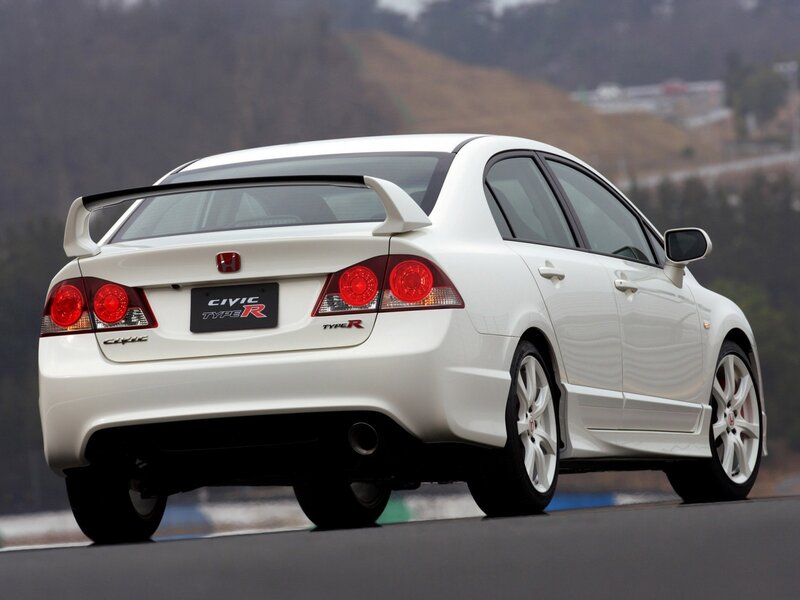 White Civic Type R — Dynamic