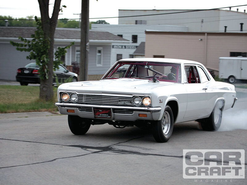 White Classic Car — Dynamic