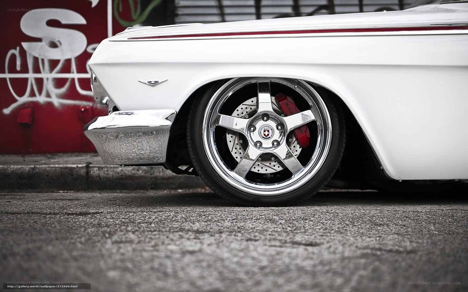 white classic car wheel