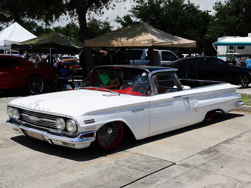 White Classic Convertible — Outdoor