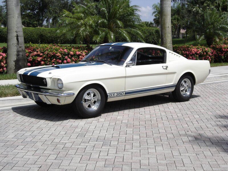 White Classic Muscle Car — Calm