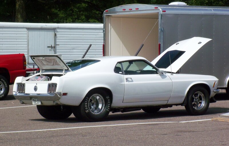 White Classic Muscle Car — Neutral