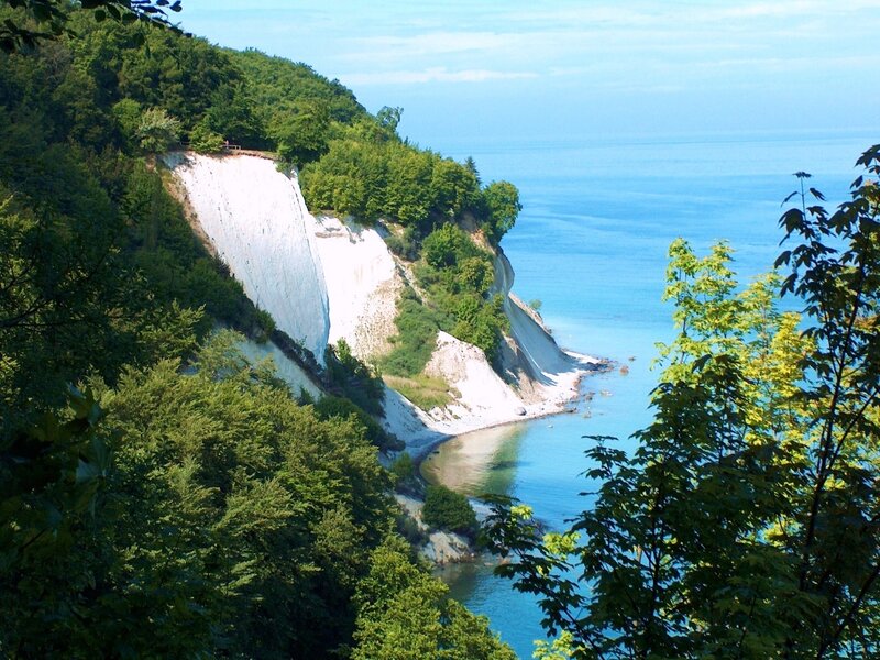White cliffs by the sea