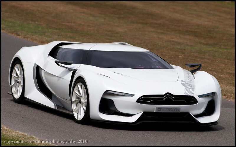 White Concept Car — Dynamic