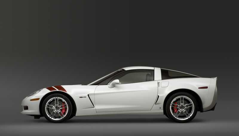 White Corvette C6r — Dramatic