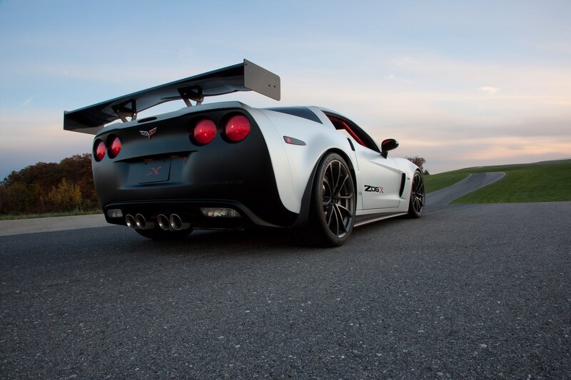 White Corvette Z06 — Dramatic