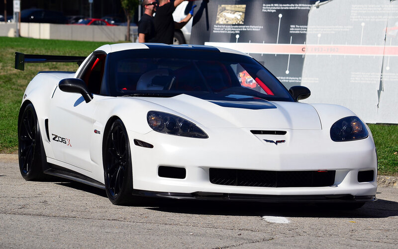 White Corvette Z06 — Neutral