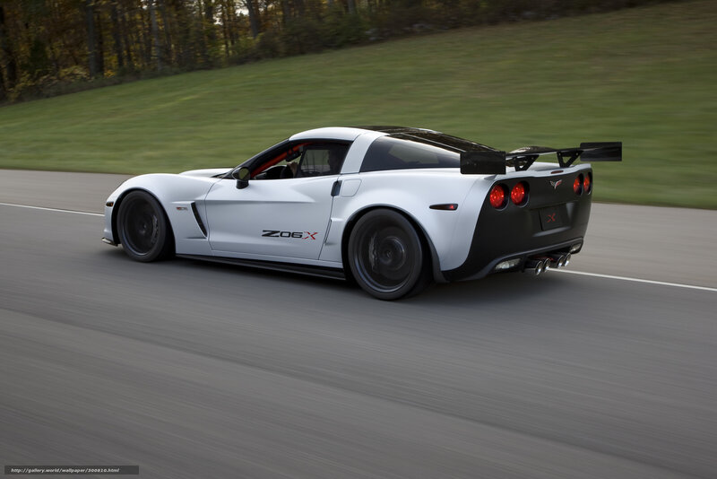 White Corvette Z06x — Dynamic