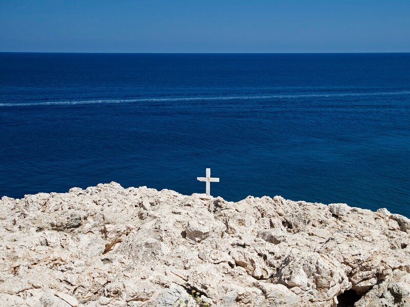 White cross on rocky cliff