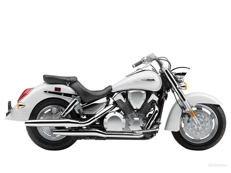 white cruiser motorcycle