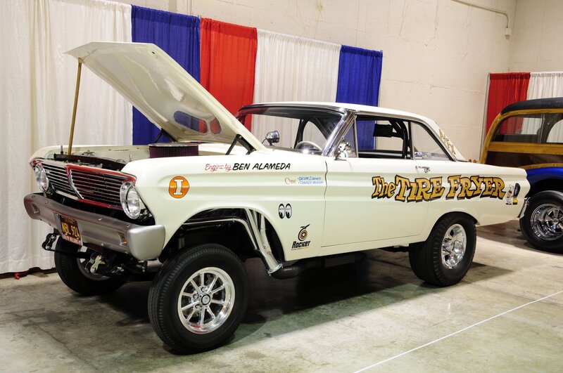 White Custom Car — Showcase, Photograph