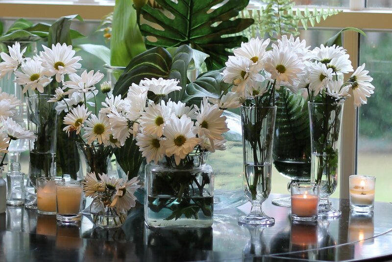 White Daisies in Vases — Calm
