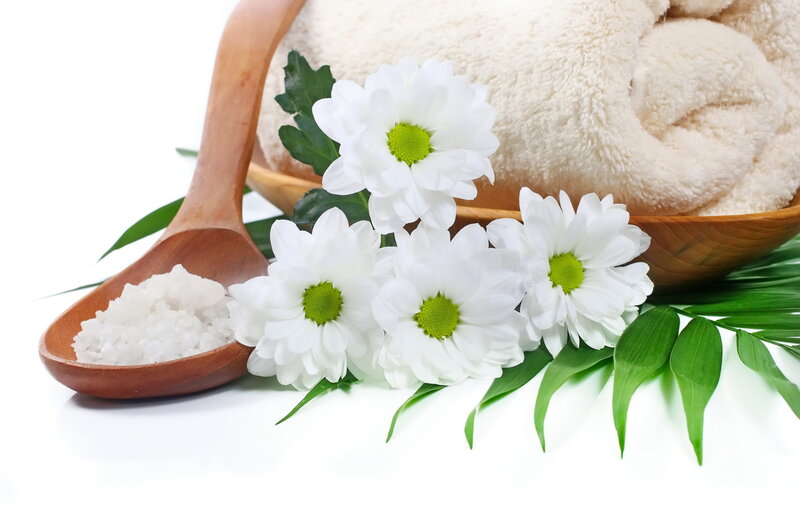 White Daisies with Bath Salts