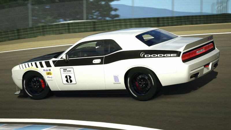 White Dodge Challenger — Dynamic