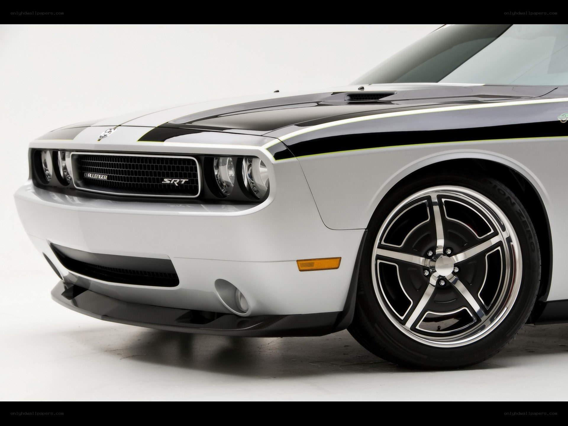 white dodge challenger srt