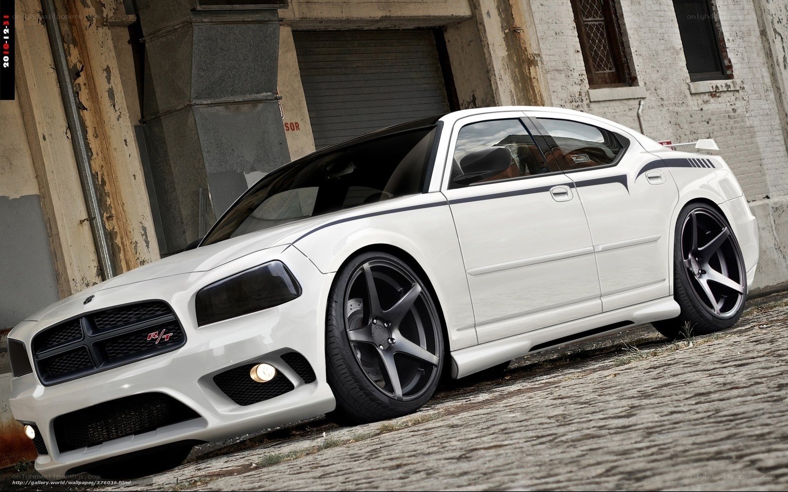 white dodge charger rt