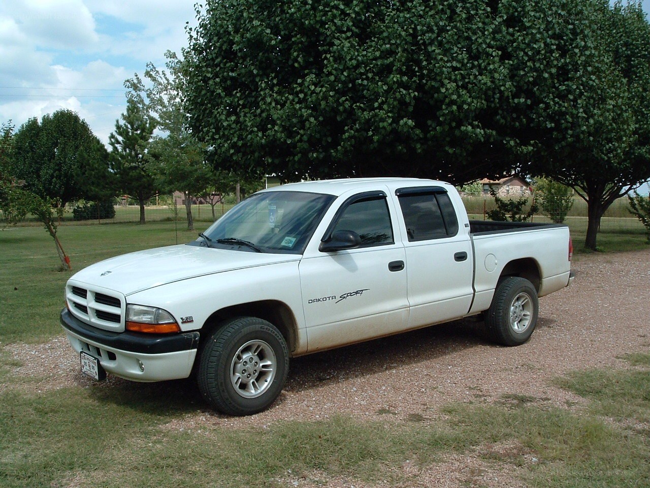 white dodge dakota pickup truck