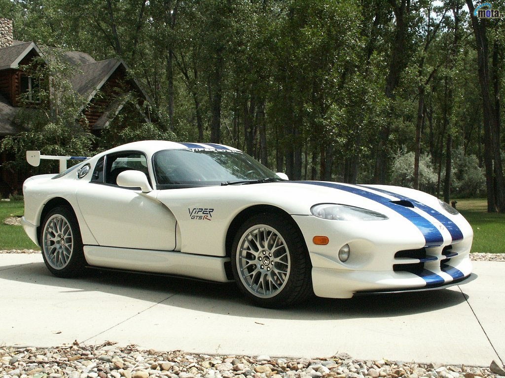 white dodge viper gts r