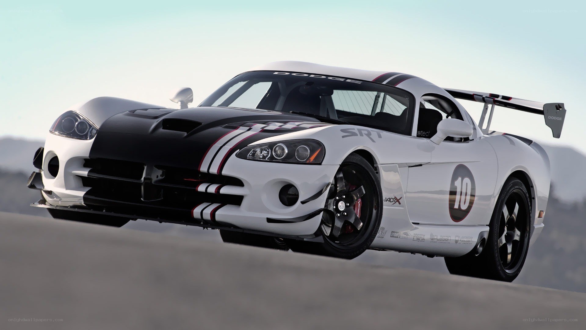 white dodge viper race car