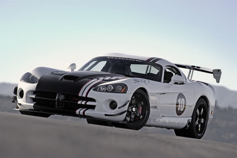 White Dodge Viper Srt — Dynamic